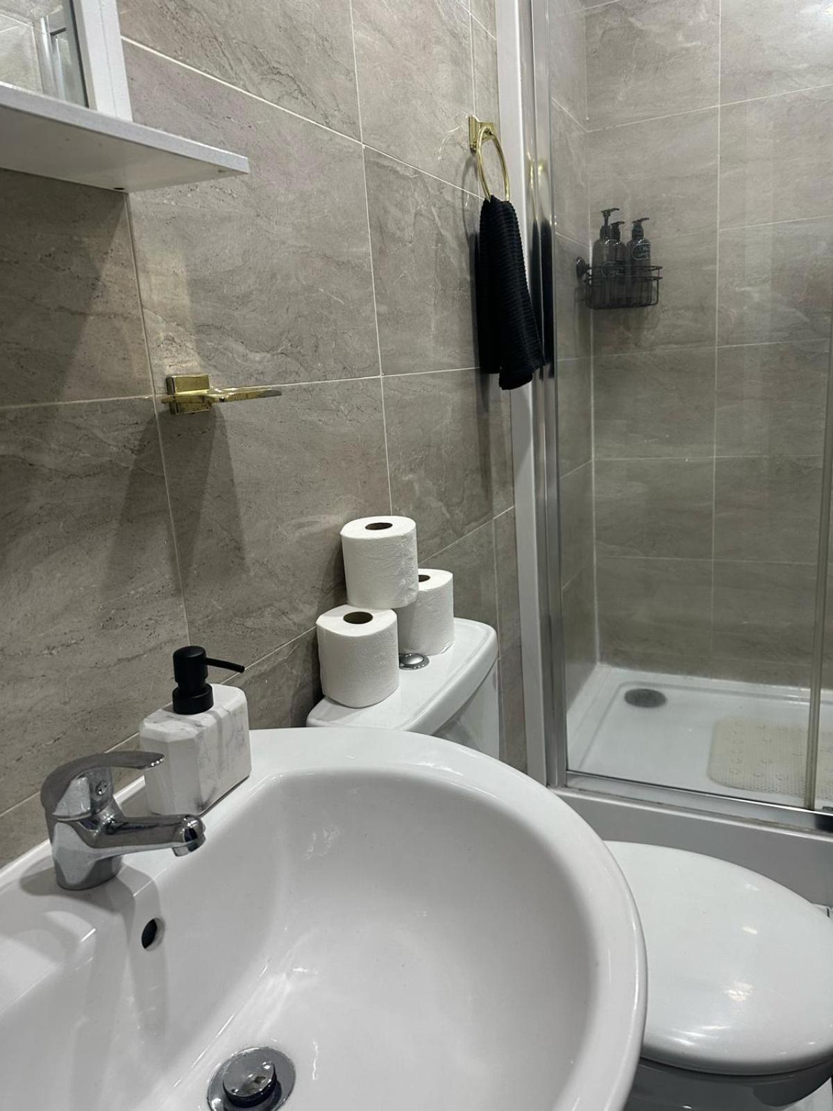 2 Bedroom Flat With Hot Tub Cardiff Exterior photo